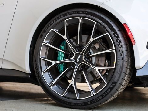 New 2025 Aston Martin V8 Vantage Coupe image 13