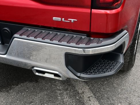 Used 2023 GMC Sierra 1500 SLT w/ X31 Off-Road Package image 12