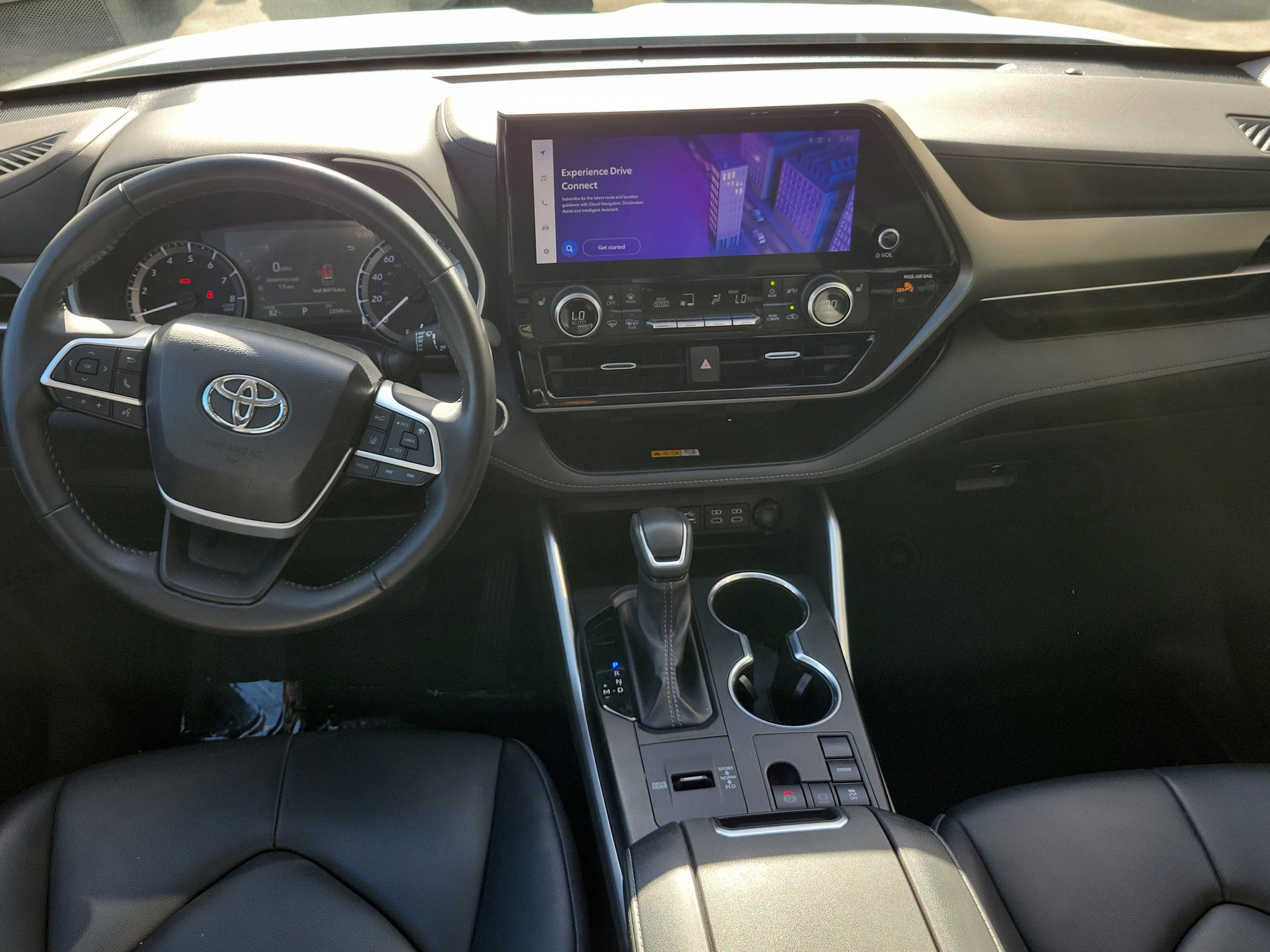 Used 2023 Toyota Highlander XLE FWD image 18