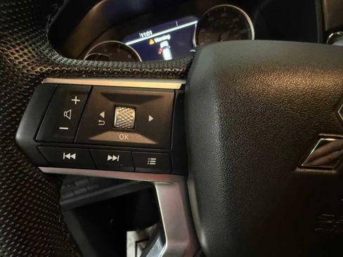 Used 2023 Mitsubishi Outlander SE image 29