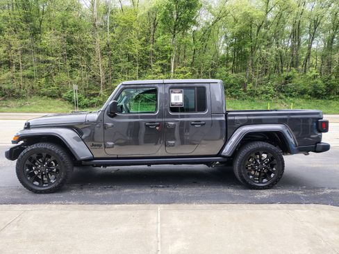 Certified 2024 Jeep Gladiator Sport AWD/4WD image 5