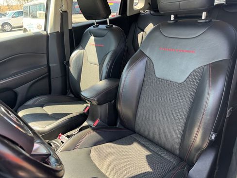 Used 2019 Jeep Compass Trailhawk AWD/4WD image 18