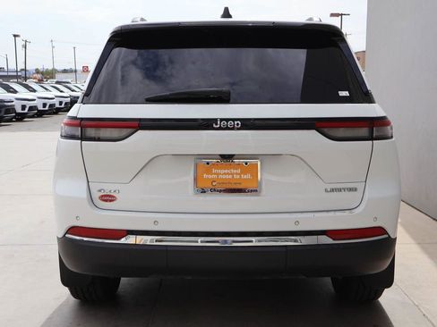 Used 2023 Jeep Grand Cherokee Limited w/ Trailer Tow Prep Group (B) AWD/4WD image 4