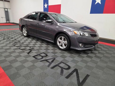 Used 2014 Toyota Camry SE FWD image 15