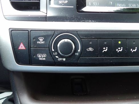 Used 2016 Toyota Highlander LE AWD/4WD image 26