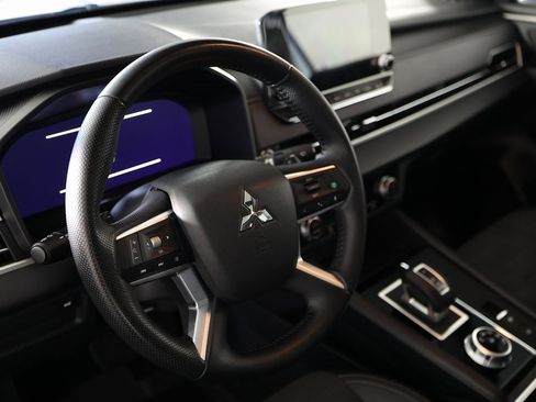 Used 2024 Mitsubishi Outlander SE image 20