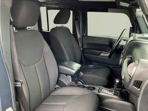 Used 2018 Jeep Wrangler Unlimited Sport w/ Connectivity Group image 30