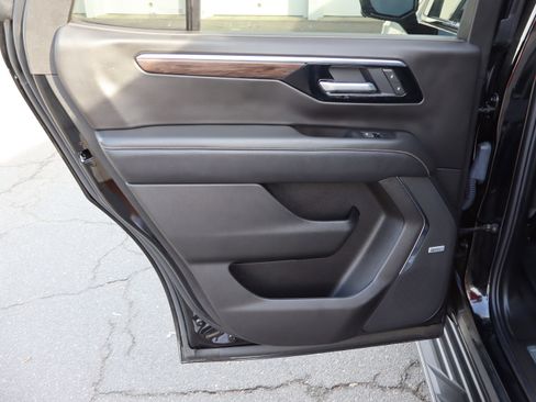 Used 2025 Chevrolet Tahoe Premier image 31