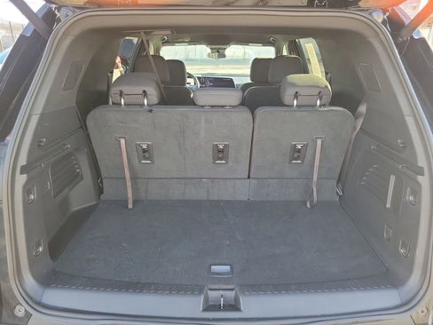 Used 2025 Chevrolet Traverse LT image 7