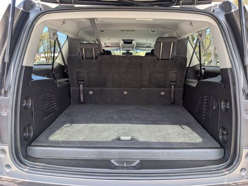 Used 2018 Chevrolet Suburban LS RWD image 10
