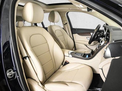 Used 2022 Mercedes-Benz GLC 300 4MATIC image 23