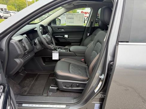 New 2026 Nissan Pathfinder Platinum AWD/4WD image 11