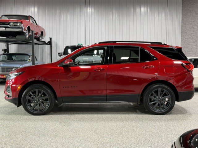 Certified 2022 Chevrolet Equinox RS w/ Infotainment Package AWD/4WD image 2