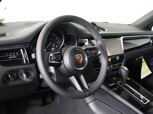 New 2026 Porsche Macan image 4