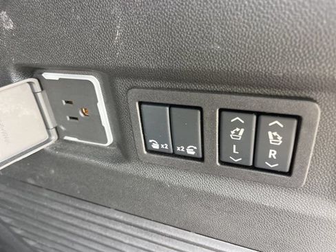 Used 2025 Chevrolet Tahoe Premier RWD image 7