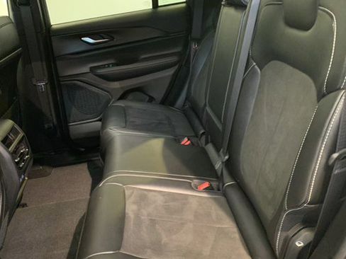 Used 2023 Jeep Grand Cherokee Altitude image 51