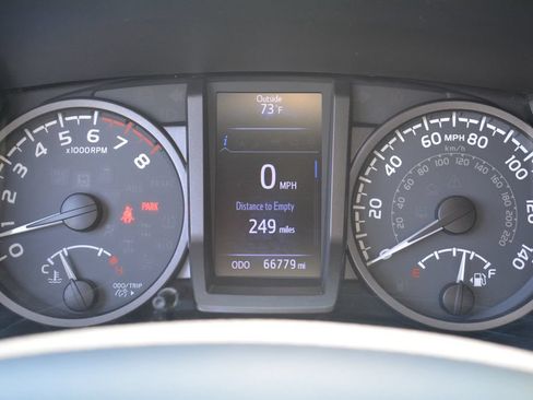 Used 2018 Toyota Tacoma TRD Sport AWD/4WD image 12