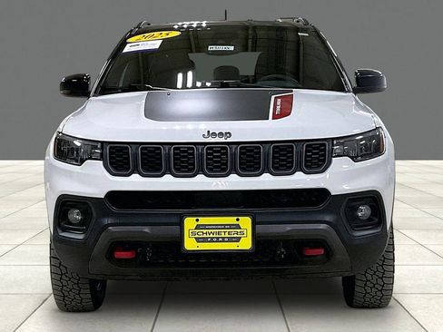 Used 2025 Jeep Compass Trailhawk AWD/4WD image 3