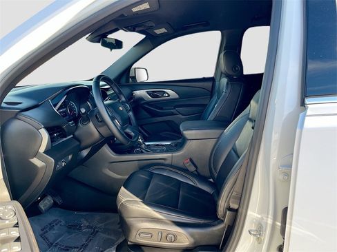 Used 2023 Chevrolet Traverse LT image 21