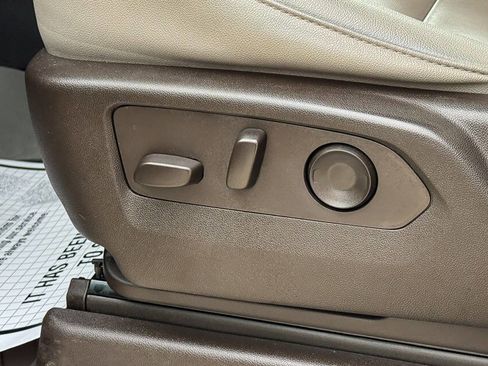 Used 2022 Chevrolet Suburban Z71 w/ Luxury Package image 27