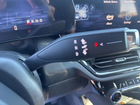 New 2025 Chevrolet Equinox EV RS image 19