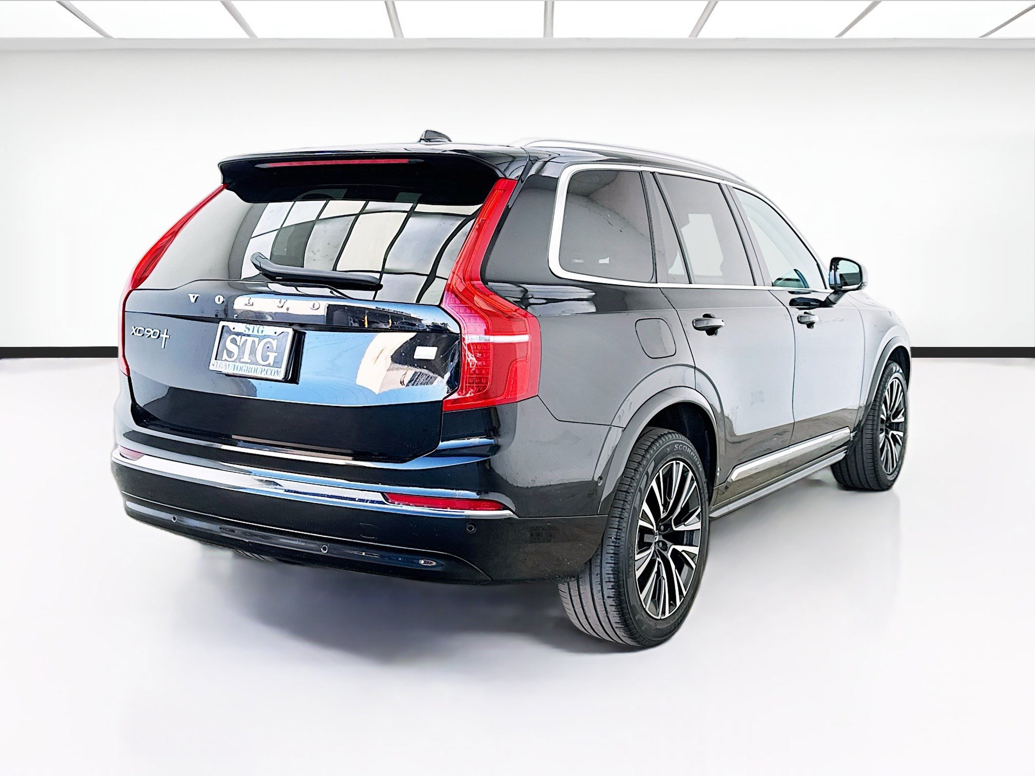Used 2024 Volvo XC90 T8 Plus AWD/4WD image 4