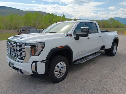 New 2026 GMC Sierra 3500 Denali w/ Denali Reserve Package AWD/4WD image 3