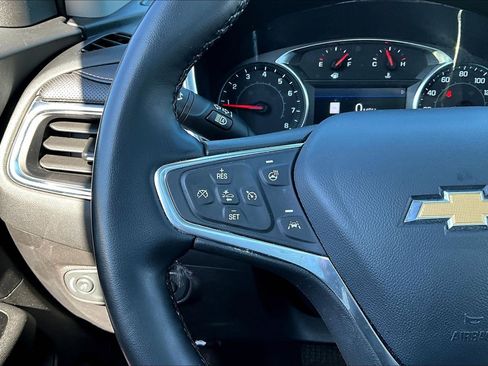 Used 2023 Chevrolet Equinox Premier image 11