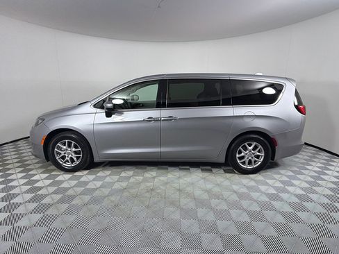 Used 2018 Chrysler Pacifica LX FWD image 8