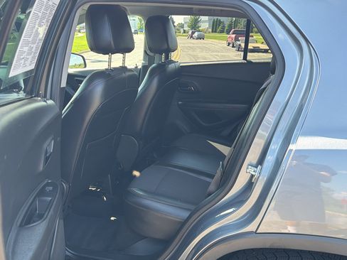 Used 2019 Chevrolet Trax LT w/ LT Convenience Package FWD image 31