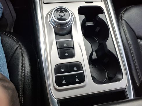 Used 2020 Ford Explorer XLT w/ Equipment Group 202A image 15