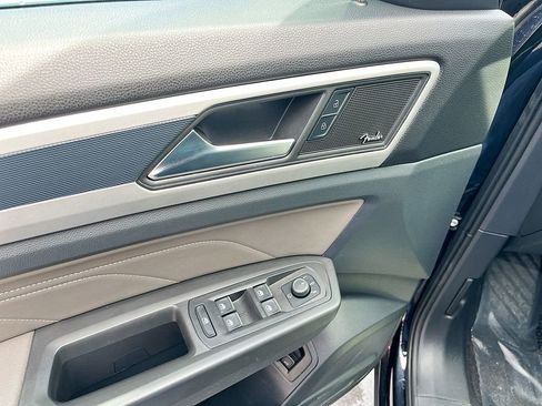 Used 2022 Volkswagen Atlas SEL Premium image 18