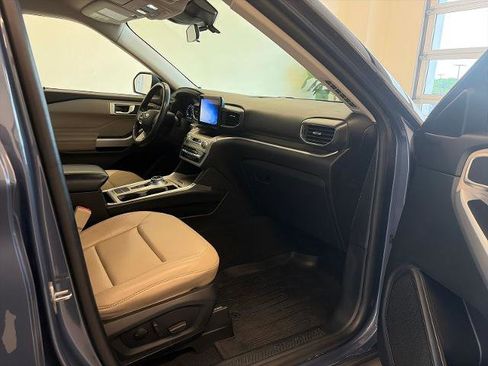 Certified 2021 Ford Explorer XLT w/ Equipment Group 202A RWD image 6