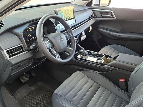 New 2026 Mitsubishi Outlander SE image 12
