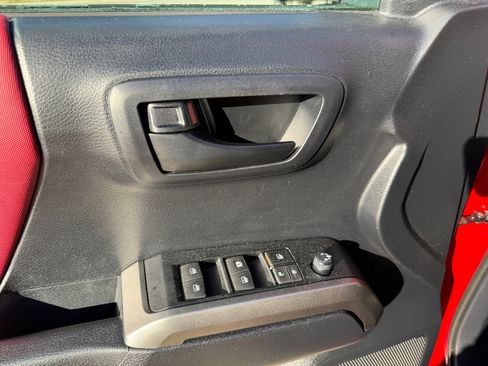 Used 2019 Toyota Tacoma SR5 image 12