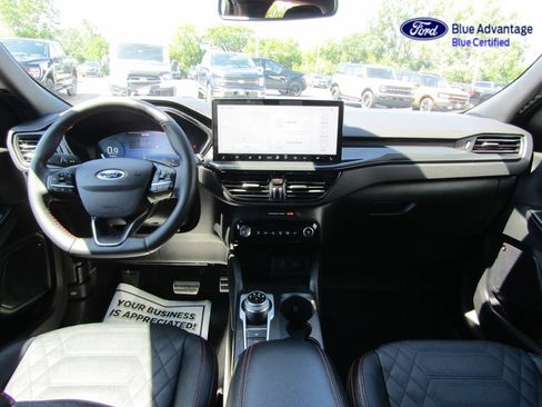 Certified 2023 Ford Escape ST-Line Elite w/ Premium Technology Package AWD/4WD image 4