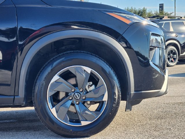 Used 2025 Nissan Rogue SV AWD/4WD image 8