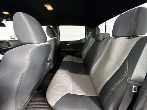 Used 2022 Toyota Tacoma TRD Off-Road AWD/4WD image 30