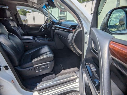 Used 2017 Lexus LX 570 4WD image 12