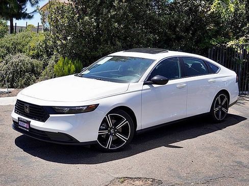 Used 2025 Honda Accord Sport image 3