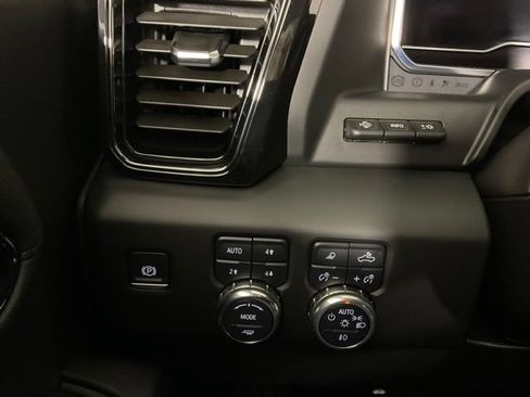 Used 2025 GMC Sierra 1500 AT4 w/ AT4 Premium Package AWD/4WD image 28