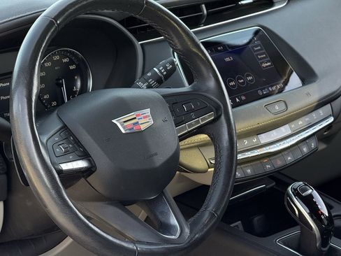 Used 2020 Cadillac XT4 Premium Luxury image 10