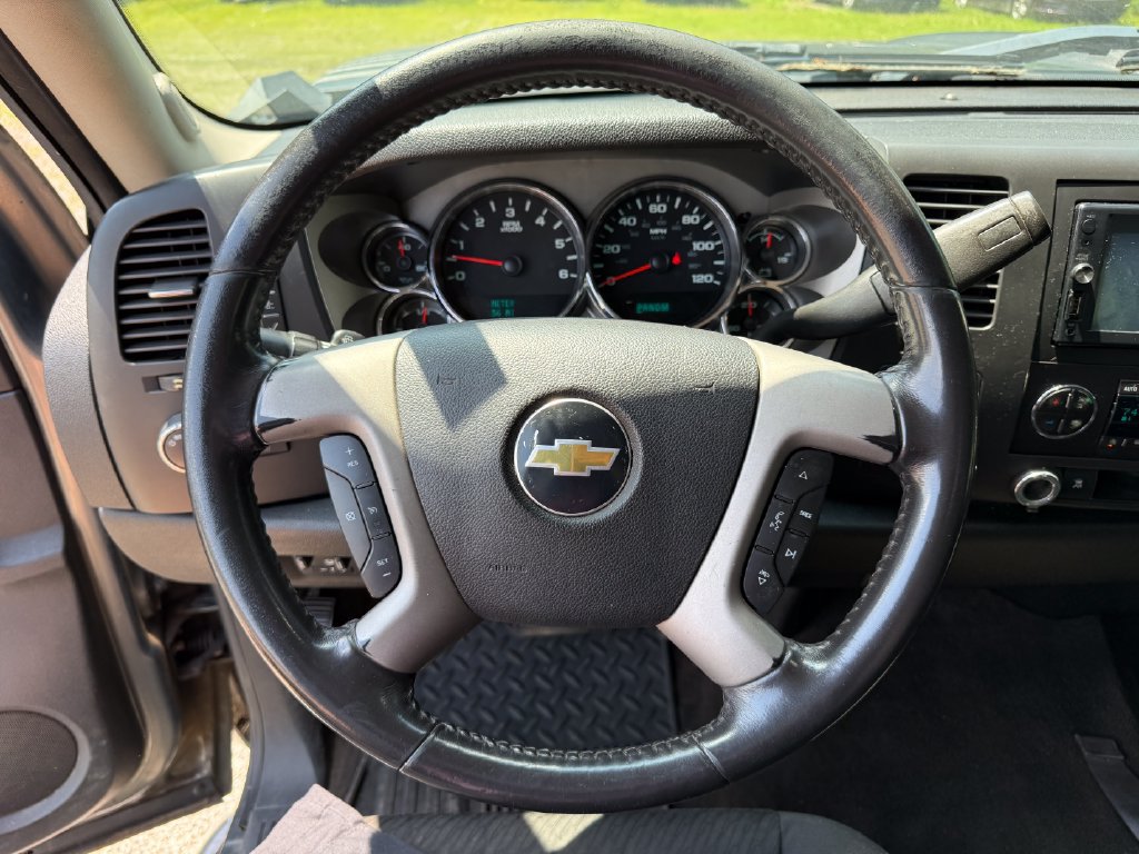 Used 2011 Chevrolet Silverado 2500 LT w/ Interior Plus Package AWD/4WD image 15