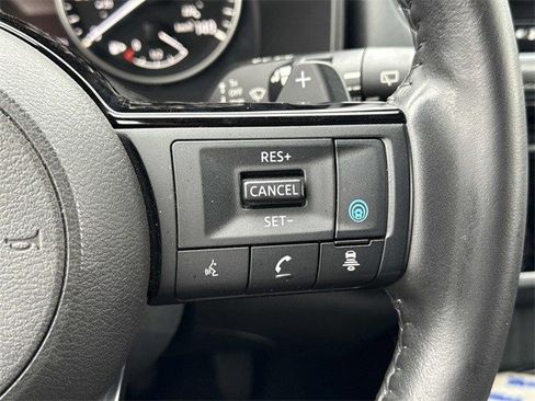 Used 2023 Nissan Rogue SL w/ SL Premium Package image 24