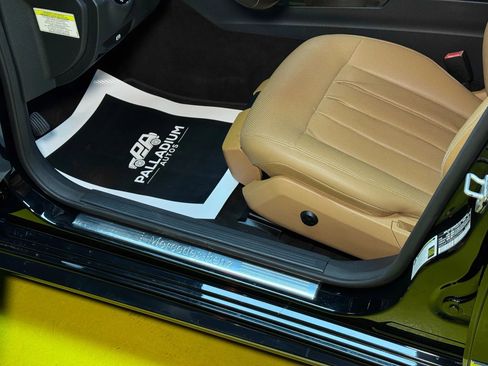 Used 2010 Mercedes-Benz E 550 Sedan image 35