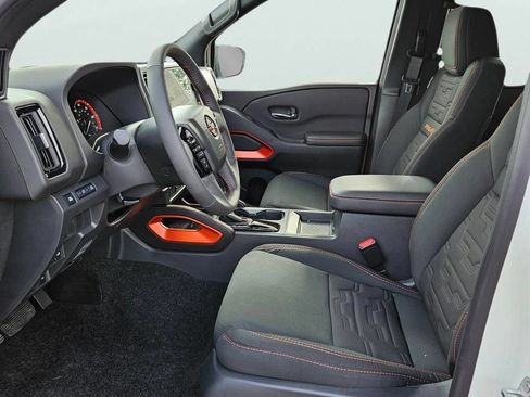 Used 2025 Nissan Frontier PRO-4X AWD/4WD image 10
