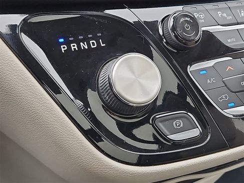 Used 2019 Chrysler Pacifica Touring-L Plus w/ Advanced Safetytec Group image 16