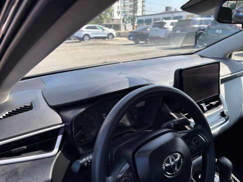 Used 2025 Toyota Corolla LE FWD image 34
