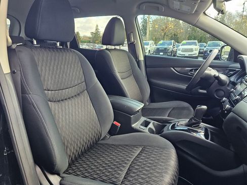 Used 2017 Nissan Rogue SV image 7