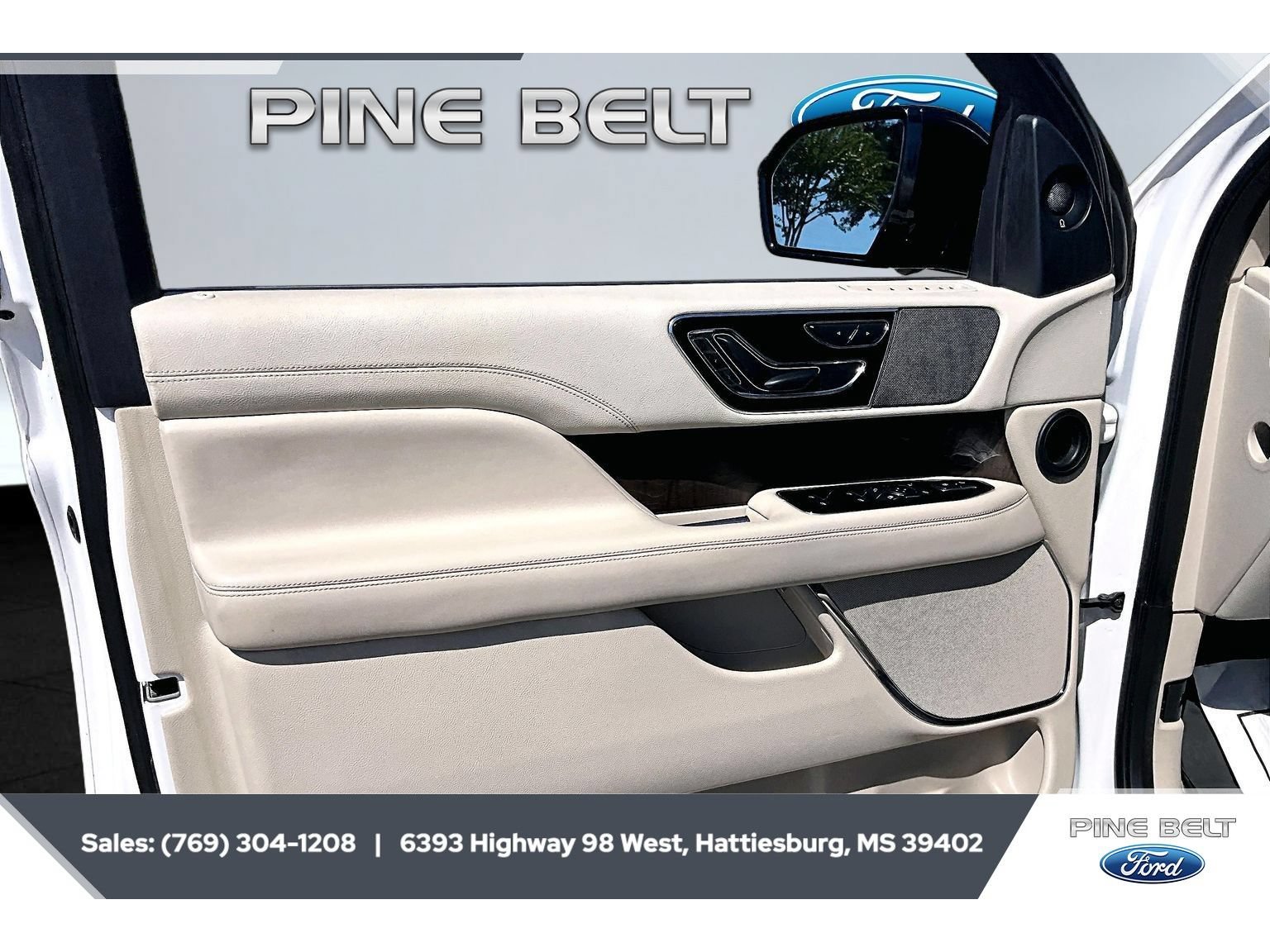 Used 2018 Lincoln Navigator Select w/ Technology Package RWD image 17